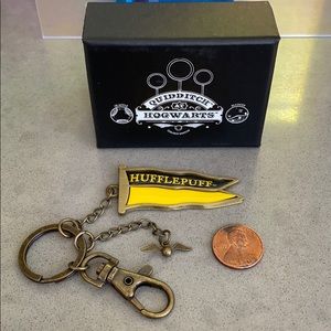 Hufflepuff banner keychain w/snitch